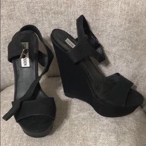 Black wedge
